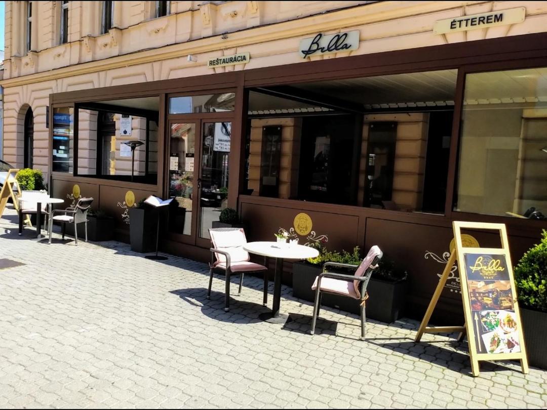 Bella Penzion Комарно Екстер'єр фото